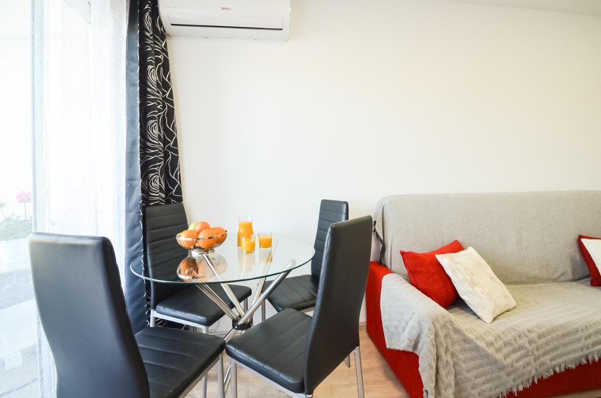 Schoene Wohnung Mit Pool , Wi-Fi Und Privat Garage Torrevieja Bagian luar foto