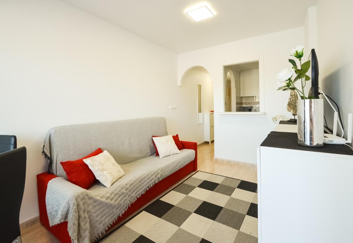 Schoene Wohnung Mit Pool , Wi-Fi Und Privat Garage Torrevieja Bagian luar foto