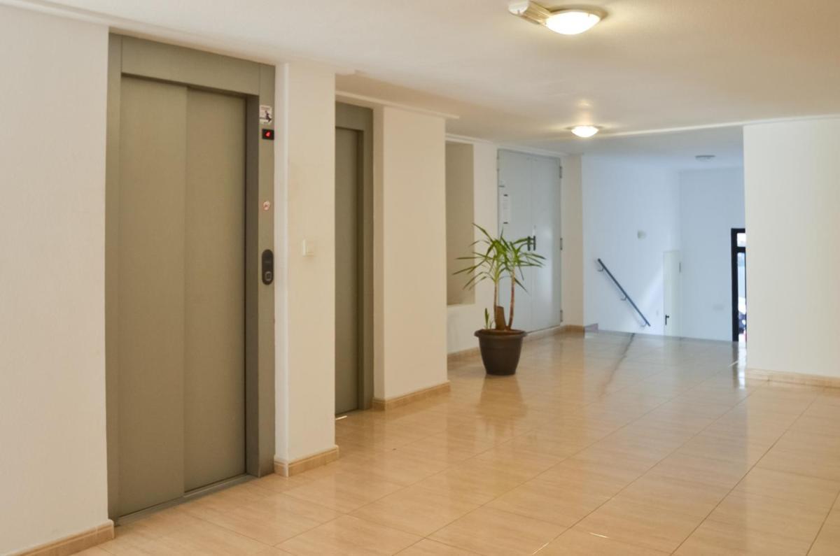 Schoene Wohnung Mit Pool , Wi-Fi Und Privat Garage Torrevieja Bagian luar foto