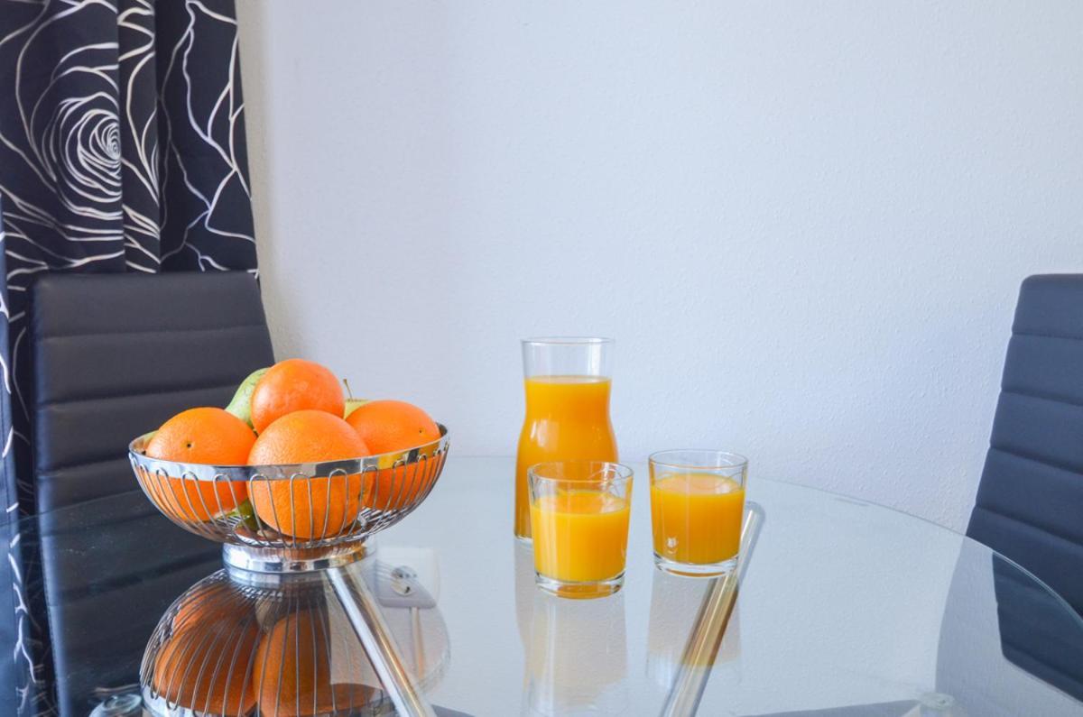 Schoene Wohnung Mit Pool , Wi-Fi Und Privat Garage Torrevieja Bagian luar foto