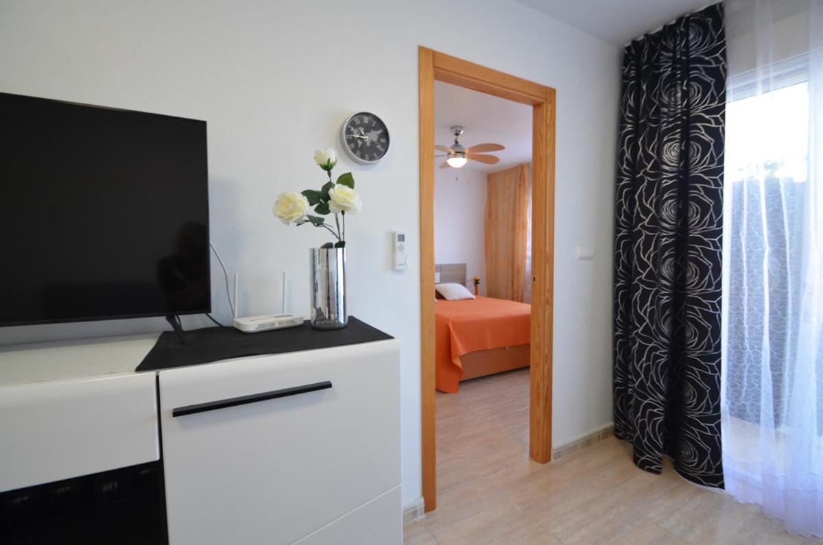 Schoene Wohnung Mit Pool , Wi-Fi Und Privat Garage Torrevieja Bagian luar foto